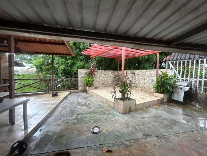 272767. Se alquila casa en Cerro Viento, 3 recámaras, 3 baños, terraza y patio. 
