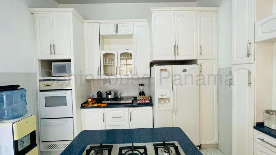 Casa en Venta en Altos del Bosque KC
