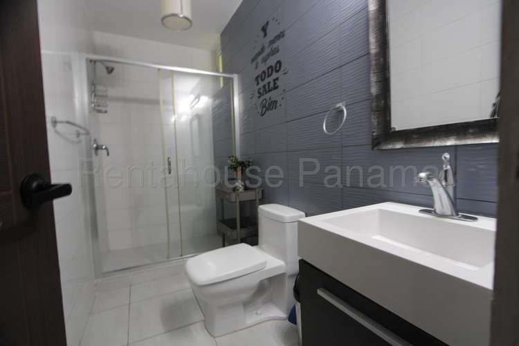 Apartamento moderno y amoblado de 2 recámaras en Vía España con balcón y piscina - Imagen 10