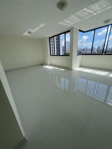 Se alquila amplio y cómodo apartamento en El Carmen – PH Chaquira