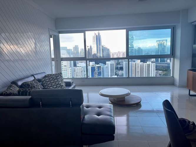 Venta en Avenida Balboa con Vista al Mar,  $2,000 por m²