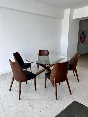 Venta en Avenida Balboa con Vista al Mar,  $2,000 por m²