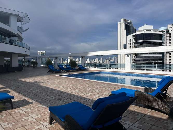 Venta en Avenida Balboa con Vista al Mar,  $2,000 por m²