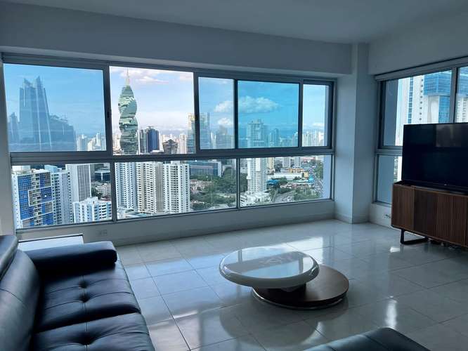 Venta en Avenida Balboa con Vista al Mar,  $2,000 por m²