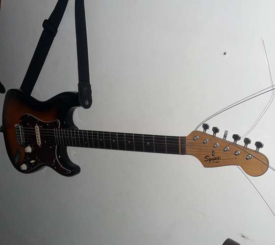 Guitarra eléctrica Squier by fender NEGOCIABLE   