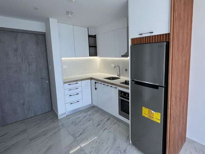 ¡Vive al máximo! Venta de Exclusivo Apartamento de 2 Rec / 2 Baños totalmente amoblado en Av. Balboa. IE 27-3262