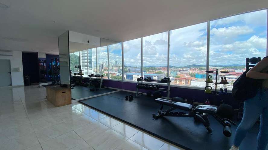 ¡Vive al máximo! Venta de Exclusivo Apartamento de 2 Rec / 2 Baños totalmente amoblado en Av. Balboa. IE 27-3262