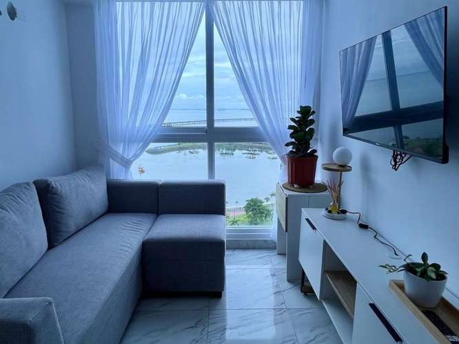 ¡Vive al máximo! Venta de Exclusivo Apartamento de 2 Rec / 2 Baños totalmente amoblado en Av. Balboa. IE 27-3262