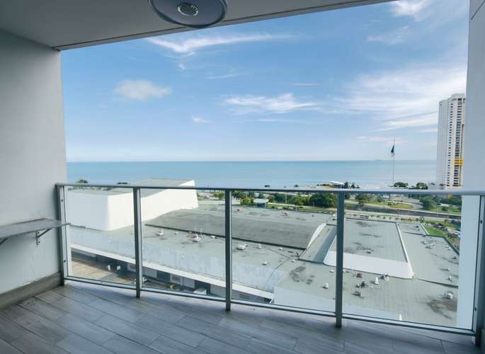 Alquilo Apartamento Amoblado en San Francisco, 120 m², Vista al Mar 2 recamaras, con Cuarto y baño de empleada.
