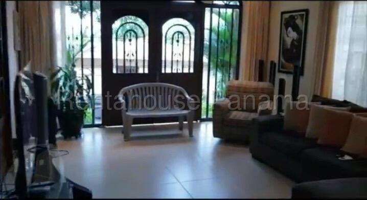 Venta de casa en esquina  - Imagen 4
