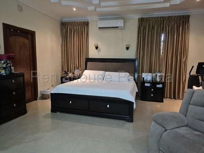 Venta de casa en esquina  - Imagen 13