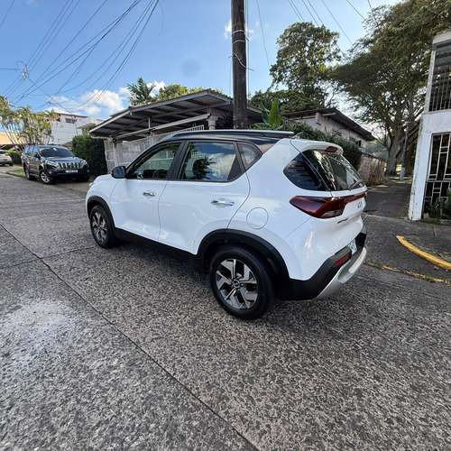 Vendo Kia sonet 2022 con 58000km - Imagen 6