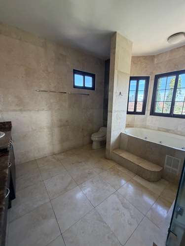 CASA EN VENTA EL DORAL $583,000