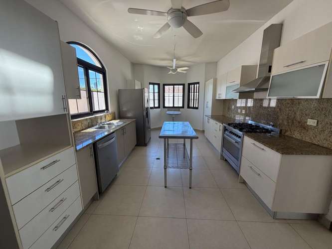 CASA EN VENTA EL DORAL $583,000