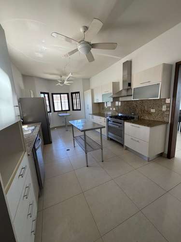 CASA EN VENTA EL DORAL $583,000