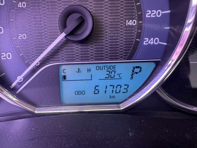 SE VENDE TOYOTA COROLLA 2015 CON POCO KILOMETRAJE - Imagen 9