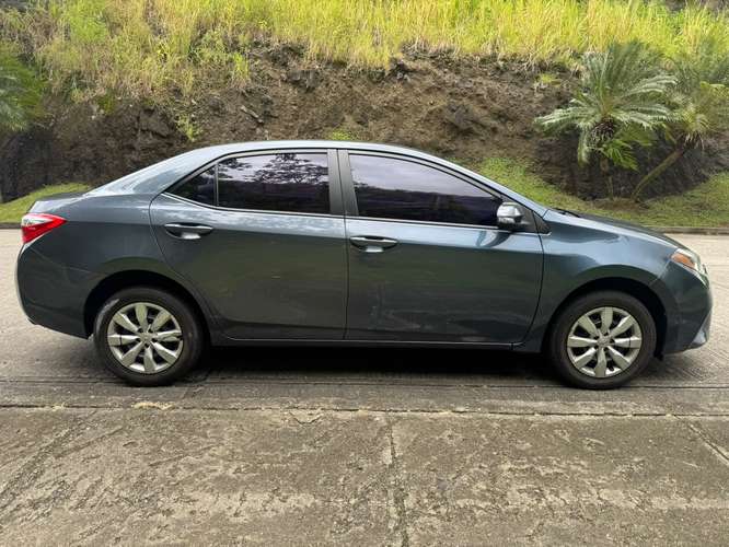 SE VENDE TOYOTA COROLLA 2015 CON POCO KILOMETRAJE - Imagen 8