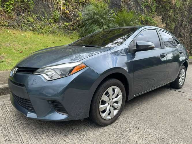 SE VENDE TOYOTA COROLLA 2015 CON POCO KILOMETRAJE