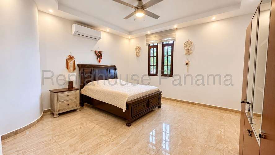 Alquilo Casa de 1277m2 en Costa del Este Las Begonias 27-3240SRZ