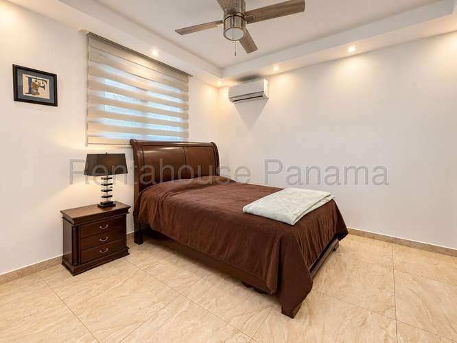 Alquilo Casa de 1277m2 en Costa del Este Las Begonias 27-3240SRZ