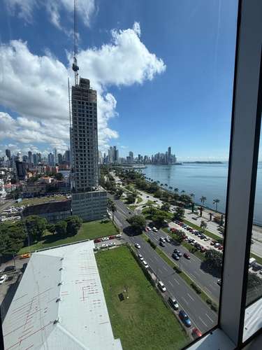 ALQUILER ESPECTACULAR OFICINA VISTA AL MAR AVENIDA BALBOA 