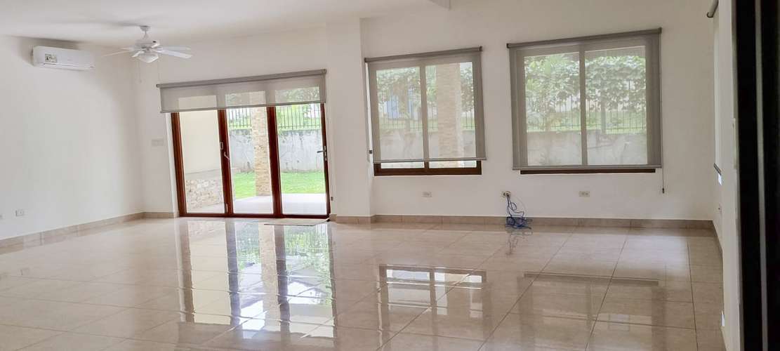 Venta de Casa en Clayton, Residencial Senderos de Camino de Cruces, 698 m² de terreno - Imagen 3