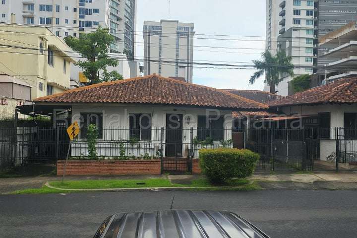 Alquiler decasa comercial en Bella Vista ELP 27-457
