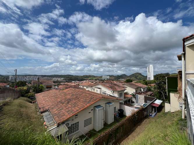 CASA EN ALQUILER CON OPCIÓN A COMPRA – AMPLIA PROPIEDAD DE DOS NIVELES - Imagen 3