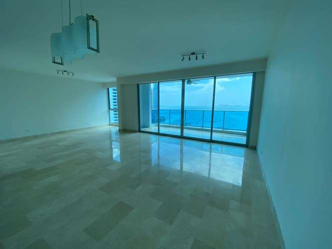 C512J SE ALQUILA AMPLIO APARTAMENTO CON LINEA BLANCA EN MARBELLA 