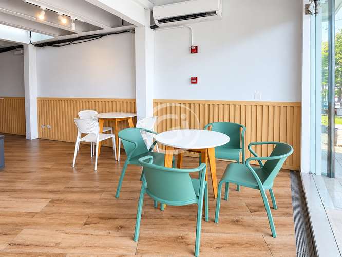 Alquiler de Local Comercial Spot 74 dos pisos. Ideal para restaurantes  - Imagen 3