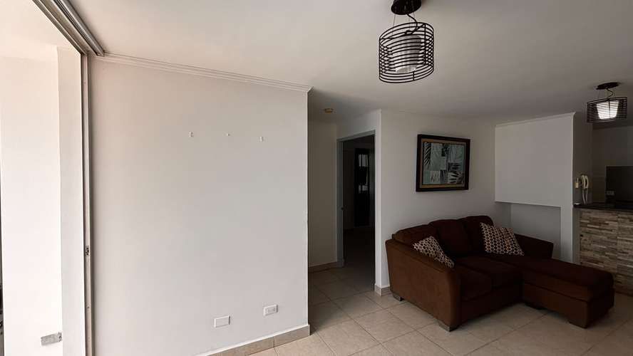 Apartamento en Carrasquilla: 2 recámaras, línea blanca, depósito y acceso directo al Parque Omar.