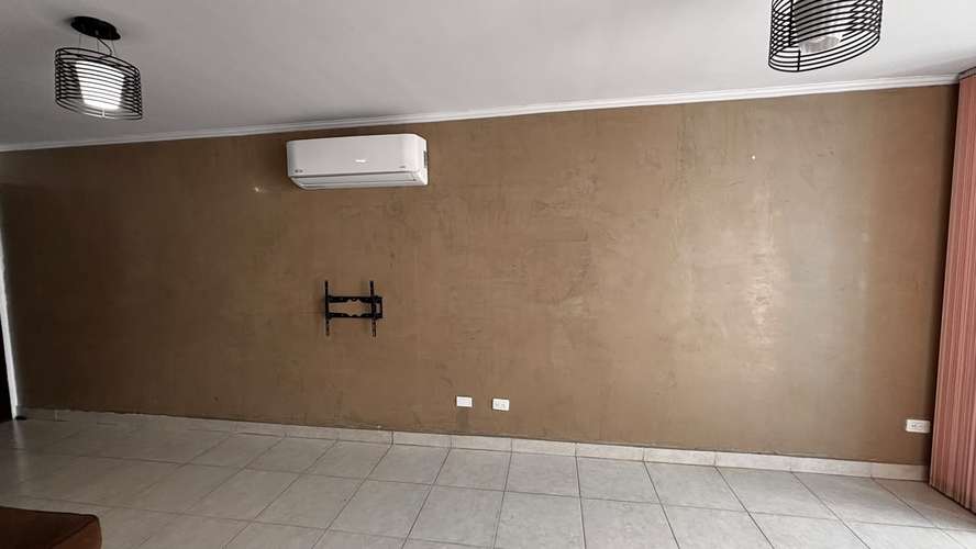 Apartamento en Carrasquilla: 2 recámaras, línea blanca, depósito y acceso directo al Parque Omar.