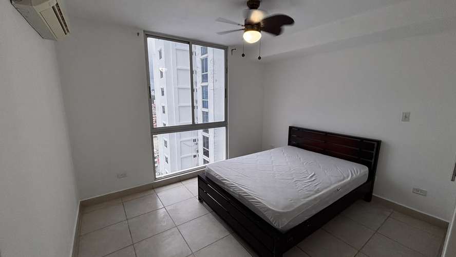 Apartamento en Carrasquilla: 2 recámaras, línea blanca, depósito y acceso directo al Parque Omar.