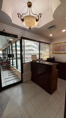 Consultorio odontológico equipado en PH Royal Center, Marbella: listo para operar