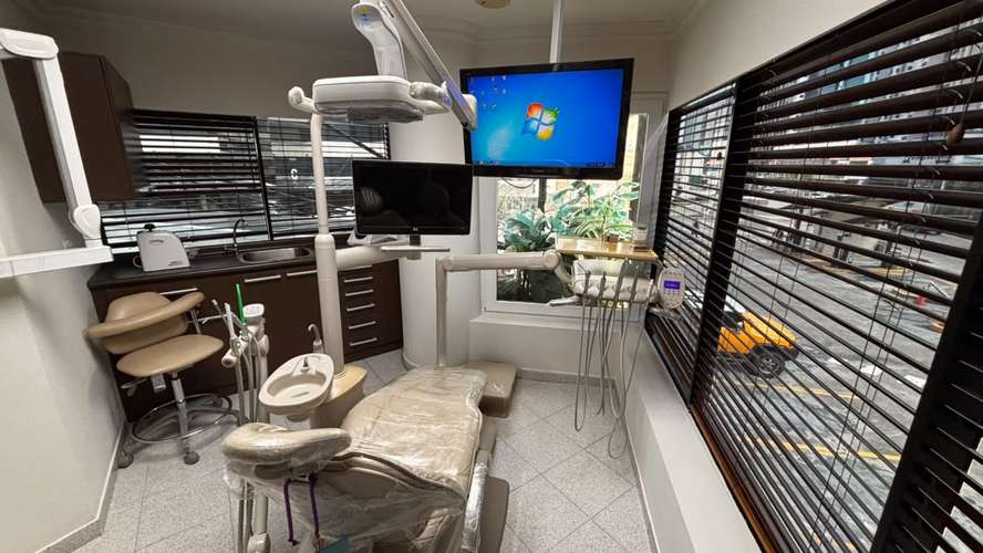 Consultorio odontológico equipado en PH Royal Center, Marbella: listo para operar