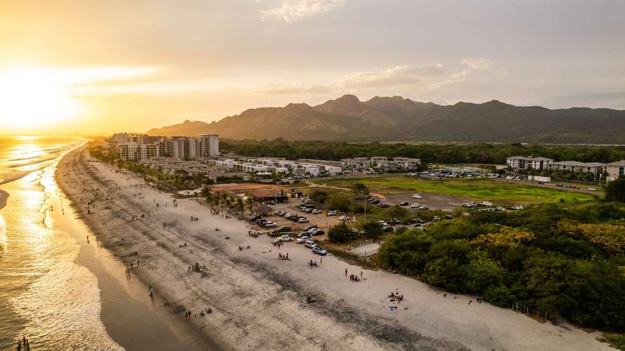 Vive o Invierte en Playa Caracol | Apartamentos de 2 y 3 Recámaras - Imagen 2