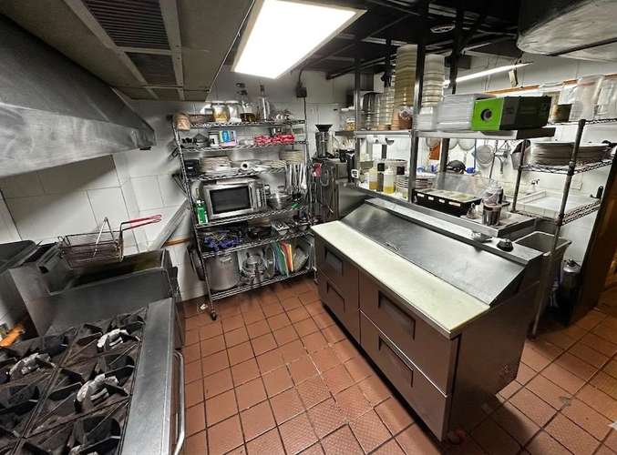 Se vende Local en Pueblo Nuevo amoblado - Imagen 12