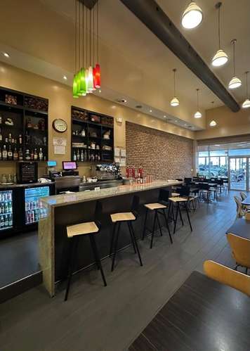 Se vende Local en Pueblo Nuevo amoblado - Imagen 3