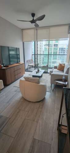 Se alquila apartamento de 2 Recamaras Amoblado en Ave. Balboa