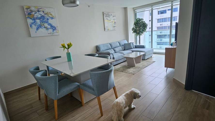 Apartamento en Altos de Golf I con balcon y excelente ubicacion