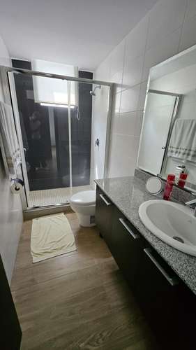 Apartamento en Altos de Golf I con balcon y excelente ubicacion