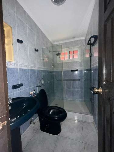 Hermosa Casa de 3 pisos en Residencial Limajo - Imagen 4