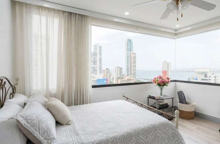 Apartamento en Punta Paitilla I con balcón y 2 parking