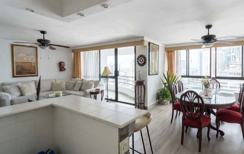 Apartamento en Punta Paitilla I con balcón y 2 parking
