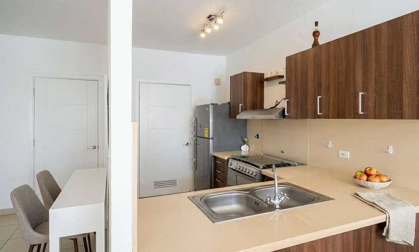 Apartamento en Punta Pacifica I con balcón y vista al mar