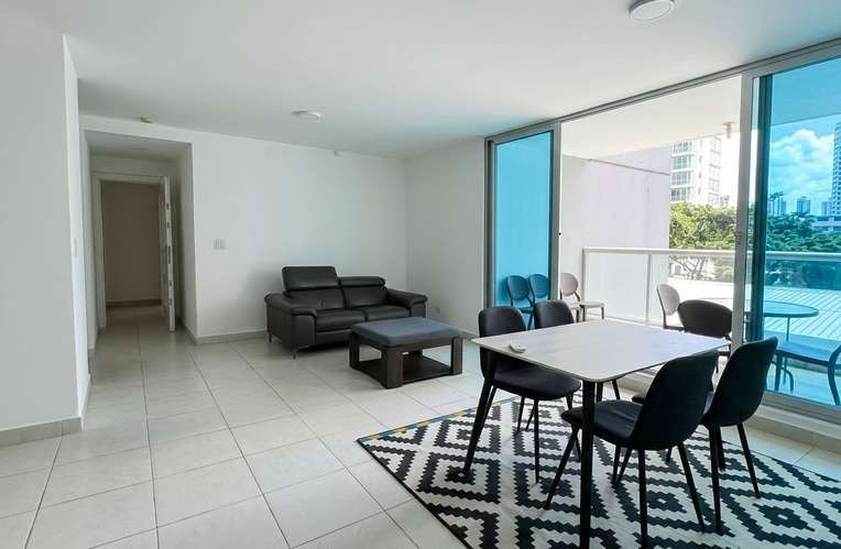 Apartamento en El Cangrejo I con balcón y ubicación premium