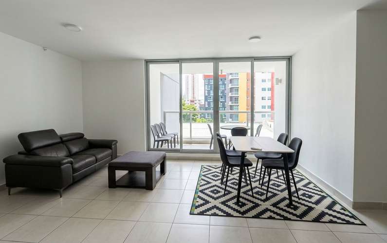 Apartamento en El Cangrejo I con balcón y ubicación premium