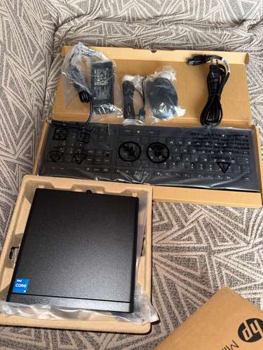 HP Pro Mini 400 G9 con monitor - Imagen 2