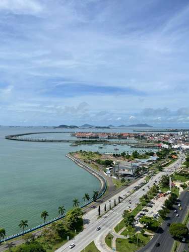 Exclusivo Penthouse Frente al Mar en Avenida Balboa