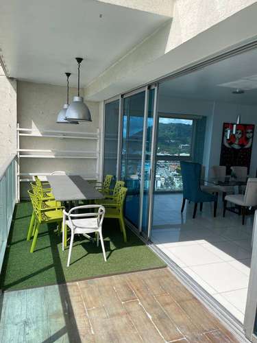 Exclusivo Penthouse Frente al Mar en Avenida Balboa